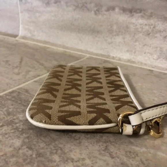 Michael Kors monogrammed wristlet EUC - Picture 9 of 14